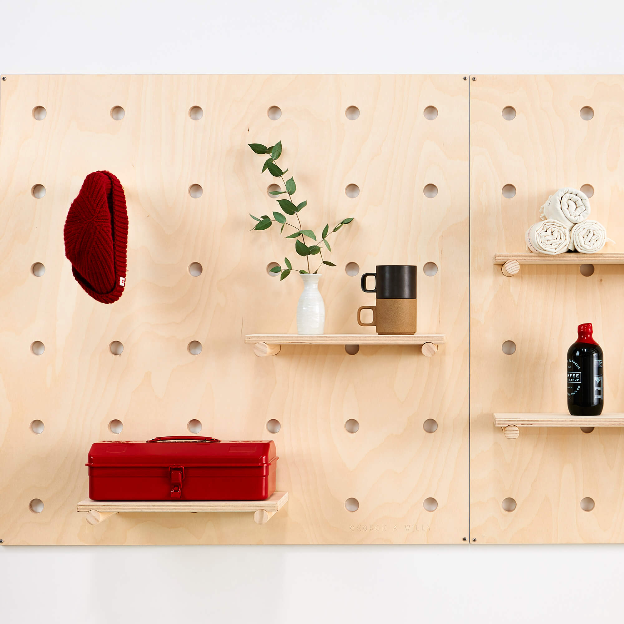 Wooden Pegboard - George & Willy EU